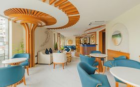 Umet Seaview Hotel With Free Airport Pick Up And Drop T&C Apply